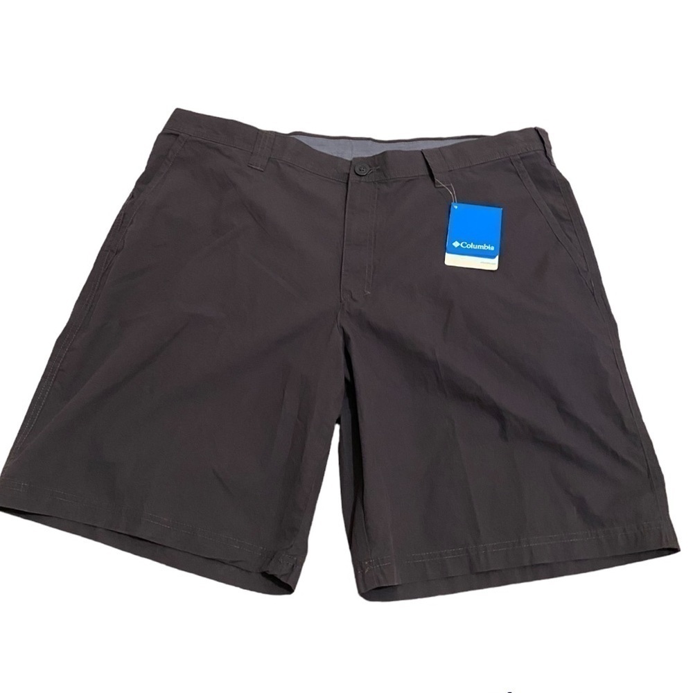 Columbia modern classic 100% cotton shorts . Size 40W/ 10L